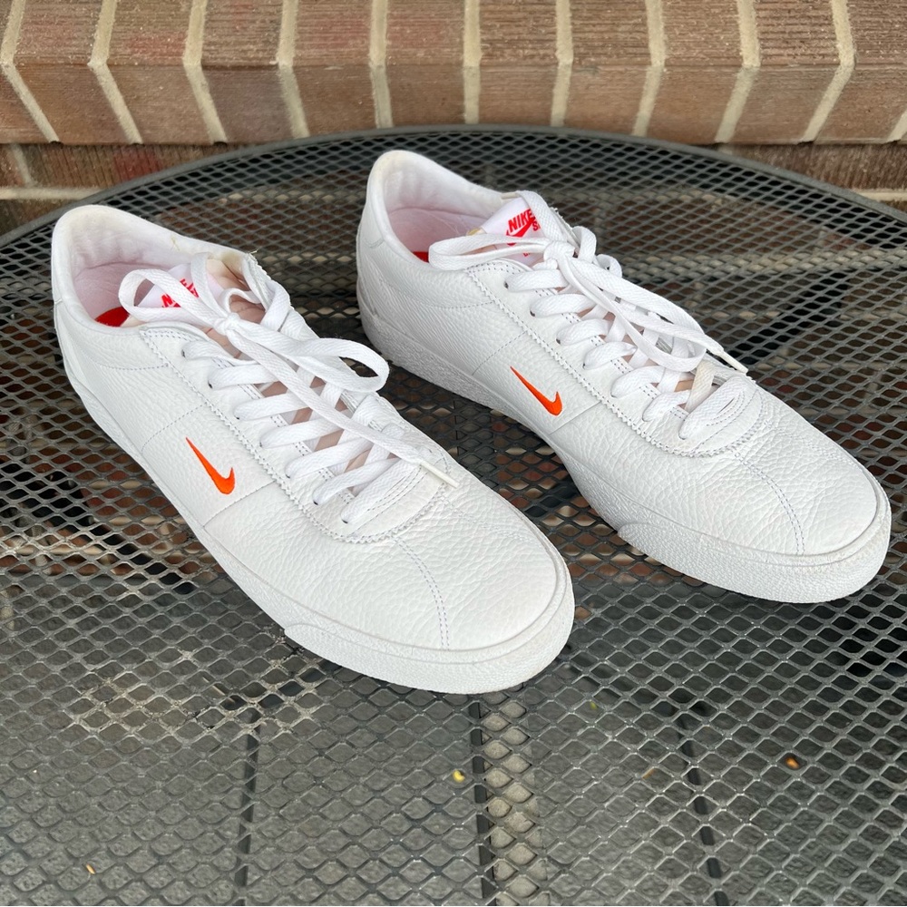 Nike SB Zoom Bruin: White/Team Orange Size 13

Worn 2x Great Condition!